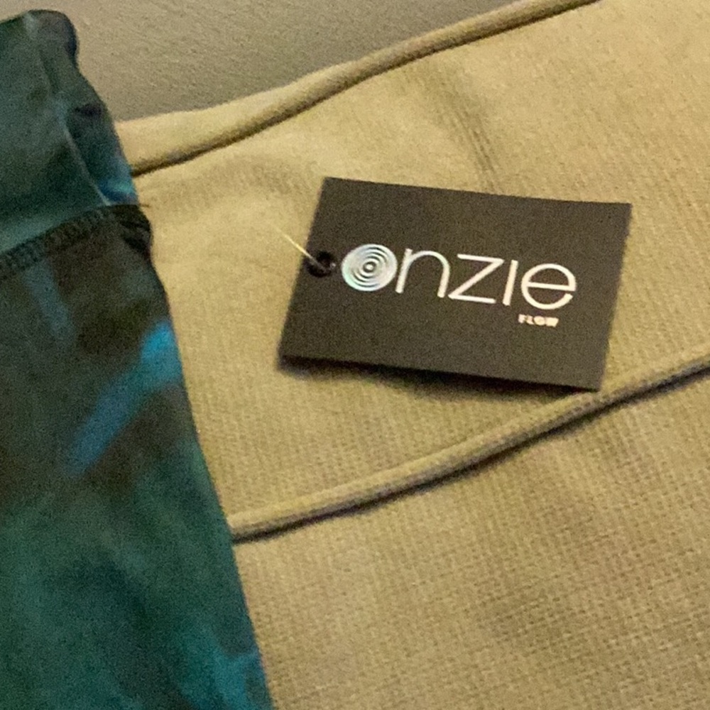 Slender with New Mexico background - Picture 3 of 4